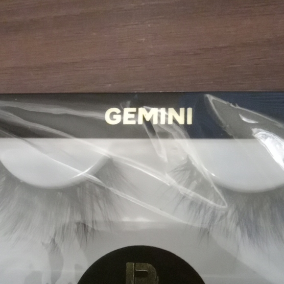 Lashes - Picture 5 of 5